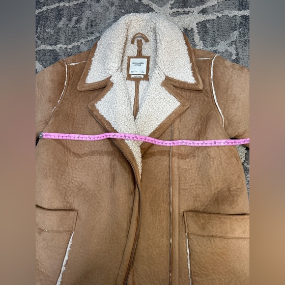 Abercrombie & Fitch Vegan Suede Shearling Coat - Picture 7 of 10
